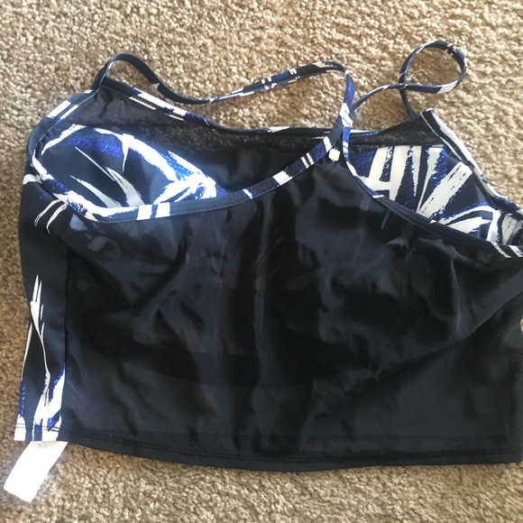 Fabletics Midi Bra - Picture 2 of 4